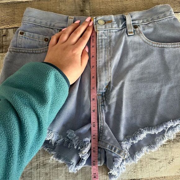 Vintage 90s Levi’s 550 Light Wash Denim Shorts | 10 - Picture 3 of 7